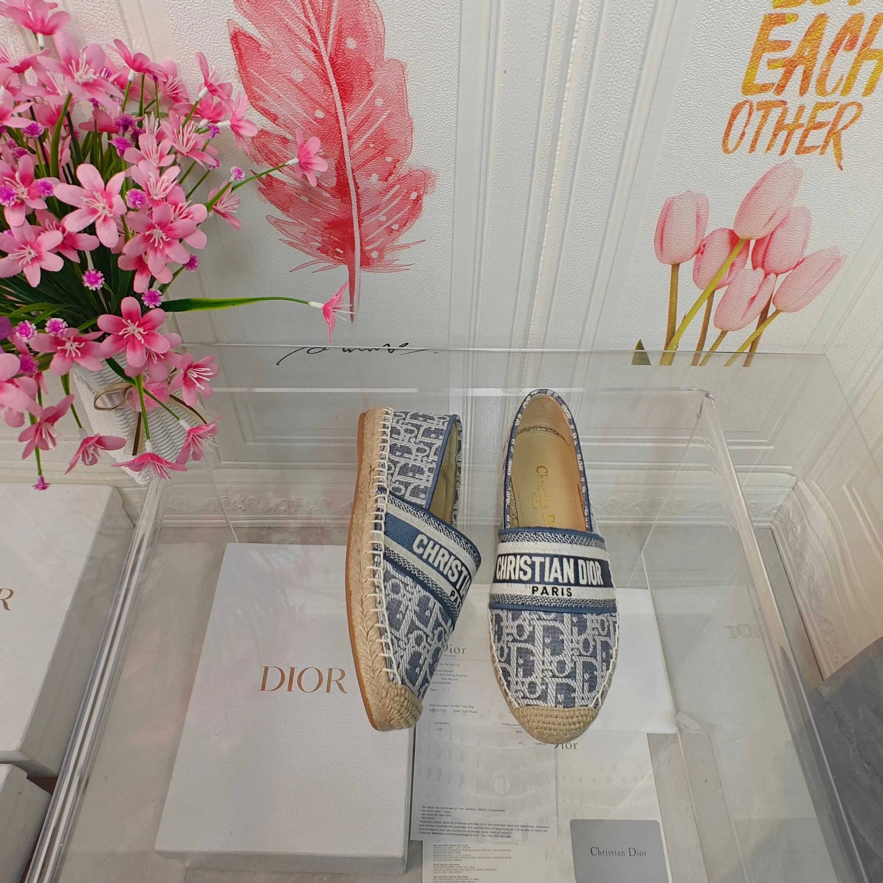👟👟Ex-factory price 440👟👟 Top quality Dior Granville espadrille embroidery Upper: embroidered with "CHRISTIANDIOR" Craftsmanship: Purely hand-sewn hemp rope outsole Lining: Imported soft and breathable sheep lining with padded feet Code number: 35-40 (customized at 34.41.42) Outsole: Exclusive molded rubber outsole decorated with lucky star symbol
